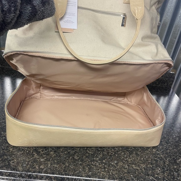 NWT Beis Weekender Bag - Picture 7 of 9